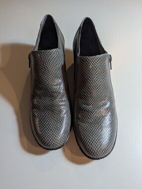 Walking Cradles Embossed Slip-On Casual Shoes in Grey Snake-Print 9S